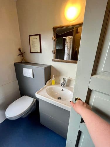 our accomodations_olis homestay_bathroom1.jpg