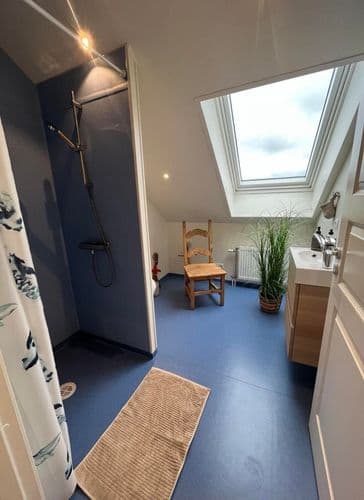 our accomodations_þúfa_bathroom.jpg